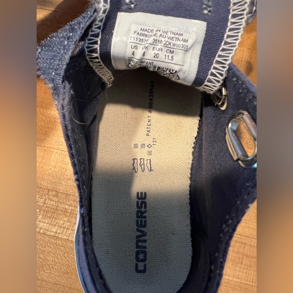 Size 4 (infant) navy converse - Picture 4 of 4